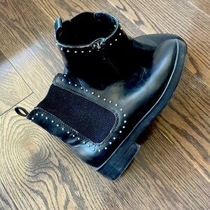 Zara Leather Silver-Studded Booties. Used. Girls size 35.